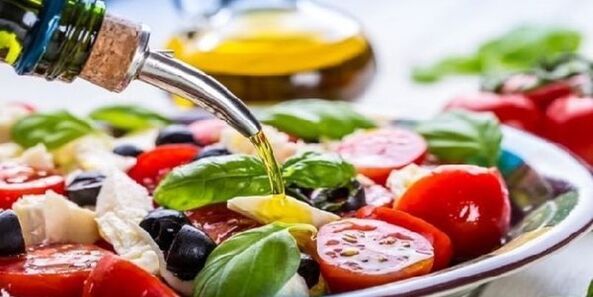 Atunci când pregătiți mâncăruri pentru dieta mediteraneană, trebuie să folosiți ulei de măsline. 